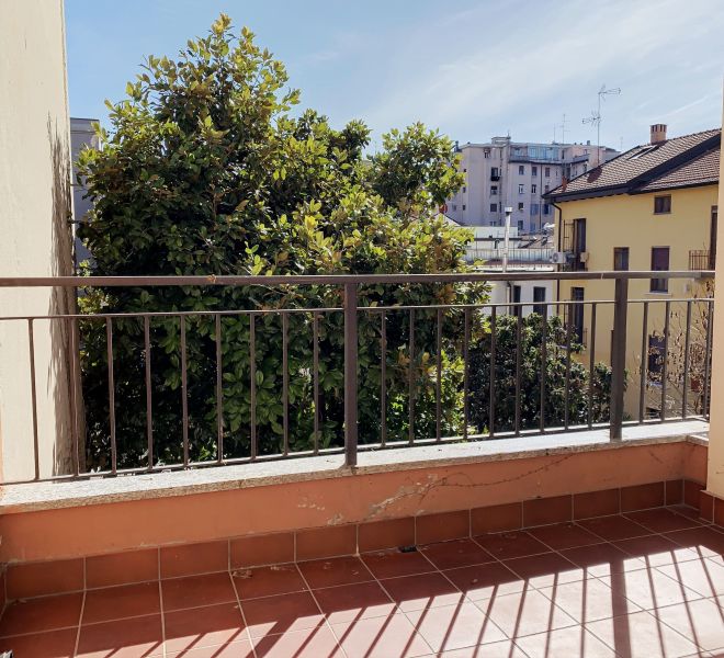 Vendesi Bilocale con terrazzino Viale Corsica